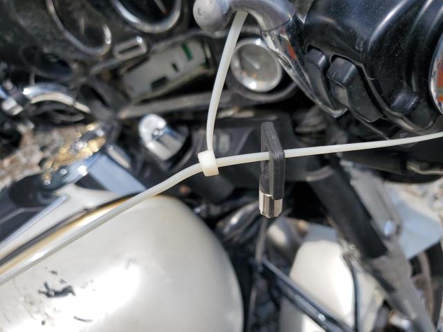 1HD1FCW116Y623141 - 2006 HARLEY-DAVIDSON FLHTCUI 白色 照片 8