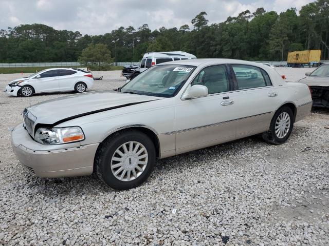 2005 LINCOLN TOWN CAR SIGNATURE, 