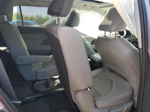 5TDGZRBH5NS245733 - 2022 TOYOTA HIGHLANDER XLE BLUE photo 11