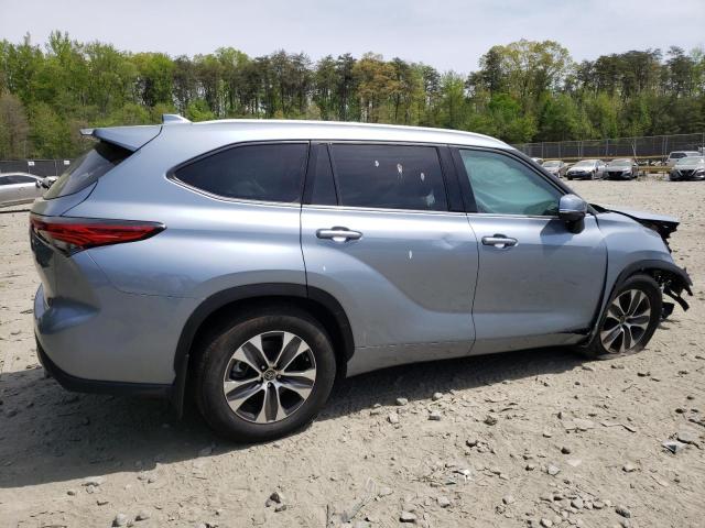 5TDGZRBH5NS245733 - 2022 TOYOTA HIGHLANDER XLE BLUE photo 3