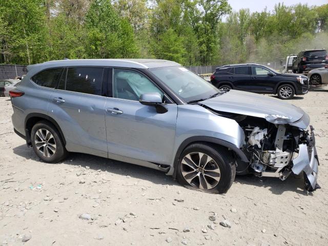 5TDGZRBH5NS245733 - 2022 TOYOTA HIGHLANDER XLE BLUE photo 4