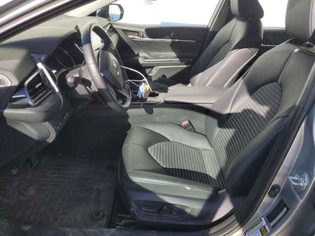 4T1G11AKXPU748769 - 2023 TOYOTA CAMRY SE NIGHT SHADE SILVER photo 7