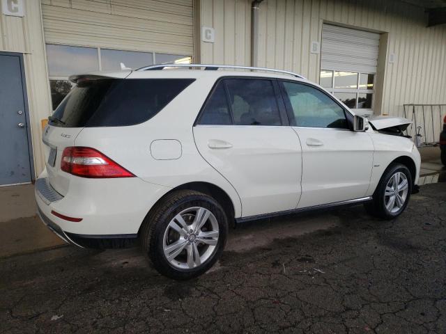4JGDA5HB9CA004785 - 2012 MERCEDES-BENZ ML 350 4MATIC WHITE photo 3