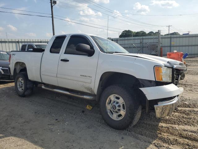 1GT220CG9BZ235572 - 2011 GMC SIERRA K2500 SLE WHITE photo 4