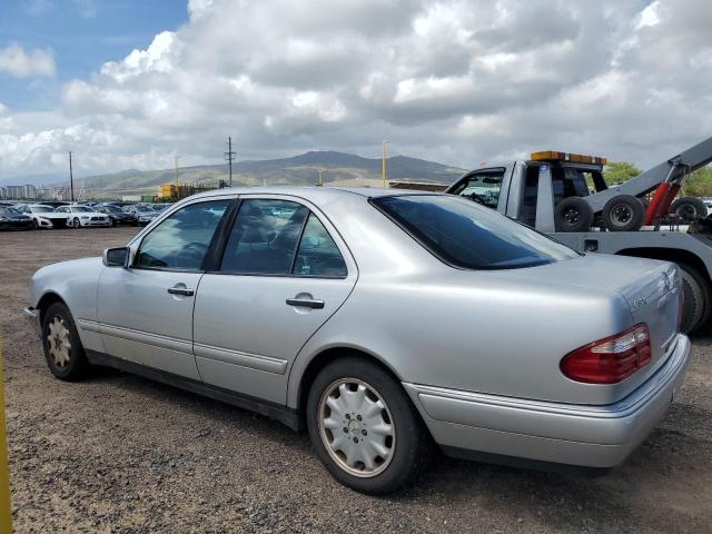 WDBJF55F9VA330720 - 1997 MERCEDES-BENZ E 320 Gümüş foto 2