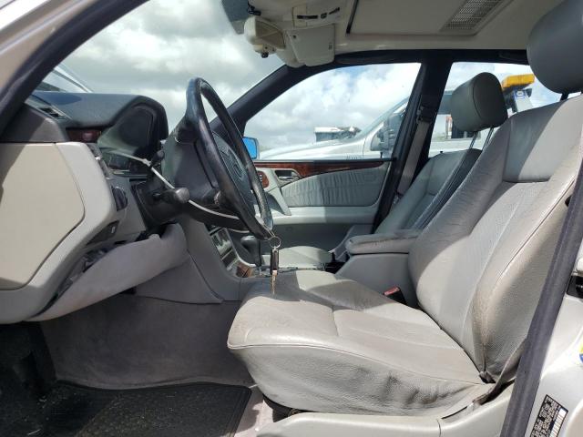 WDBJF55F9VA330720 - 1997 MERCEDES-BENZ E 320 Gümüş foto 7