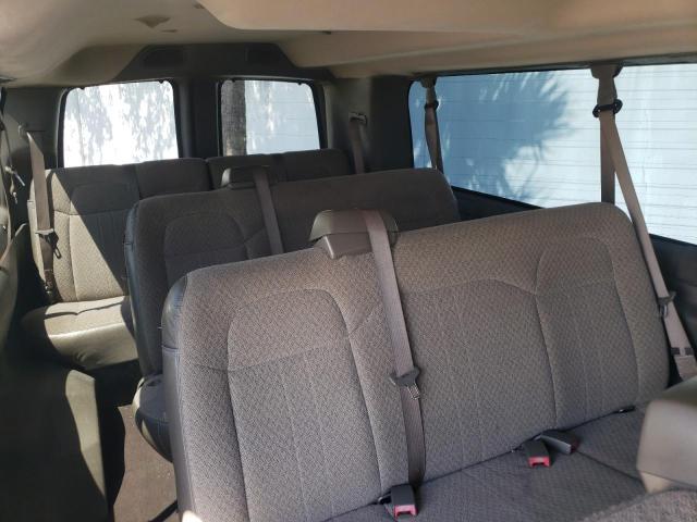 1GAZGPFG4J1281529 - 2018 CHEVROLET EXPRESS G3 LT WHITE photo 10