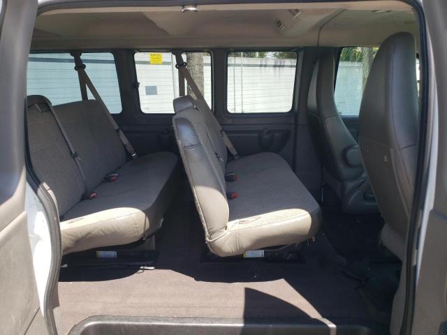 1GAZGPFG4J1281529 - 2018 CHEVROLET EXPRESS G3 LT WHITE photo 11