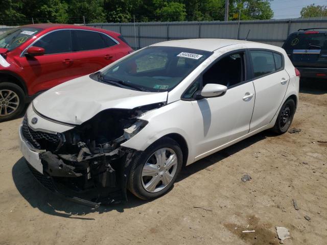 KNAFK5A82G5656670 - 2016 KIA FORTE LX WHITE photo 1