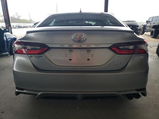 4T1G11AK2PU724840 - 2023 TOYOTA CAMRY SE NIGHT SHADE SILVER photo 6