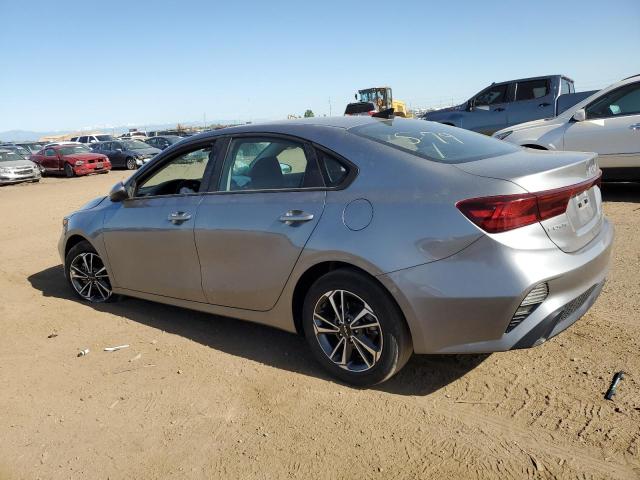 3KPF24AD7NE426456 - 2022 KIA FORTE FE SILVER photo 2