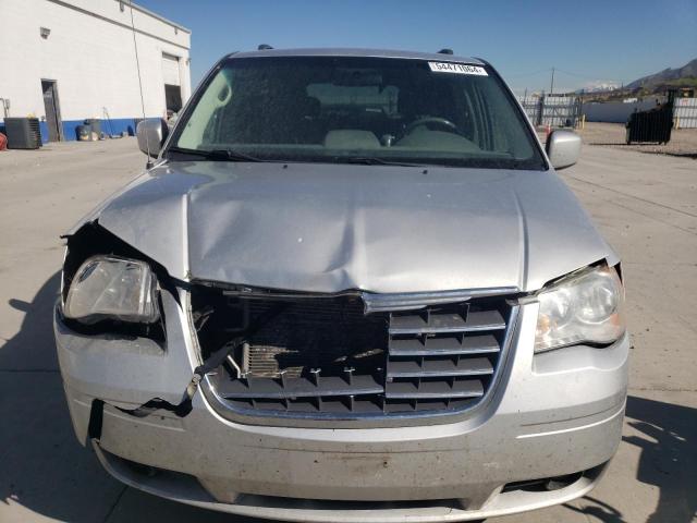 2A4RR5D14AR324115 - 2010 CHRYSLER TOWN & COU TOURING SILVER photo 5