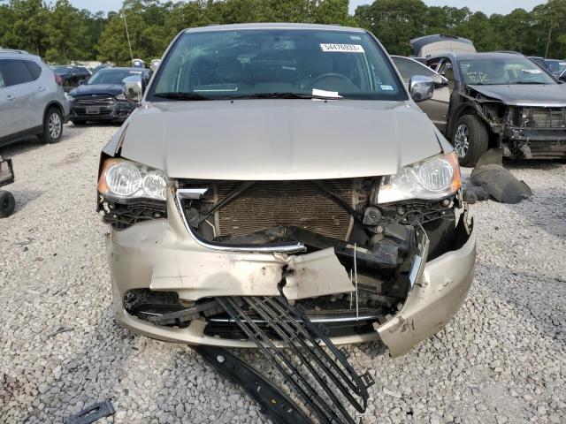 2C4RC1CG1DR597121 - 2013 CHRYSLER TOWN & COU TOURING L BEIGE photo 5