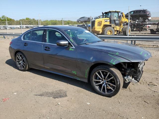 3MW5R7J09L8B35469 - 2020 BMW 330XI ნაცრისფერი ფოტო 4