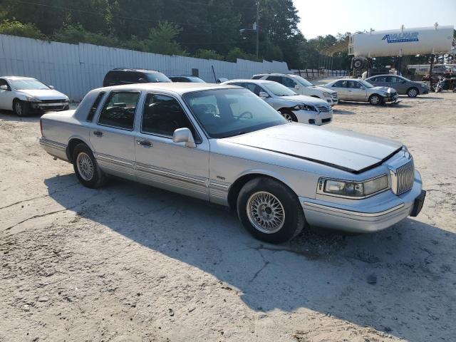 1LNLM82W0TY651938 - 1996 LINCOLN TOWN CAR SIGNATURE SILVER photo 4