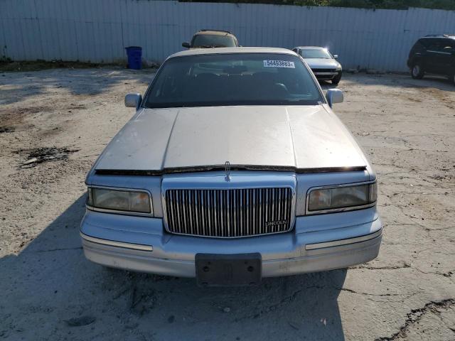 1LNLM82W0TY651938 - 1996 LINCOLN TOWN CAR SIGNATURE SILVER photo 5