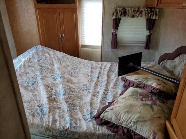 4YDT300215A221921 - 2005 KEYSTONE SPRINTER TWO TONE photo 6