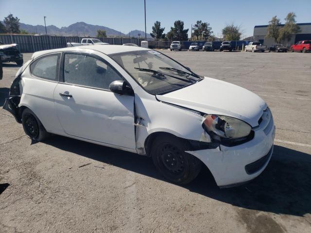 KMHCM36C28U057630 - 2008 HYUNDAI ACCENT GS WHITE photo 4