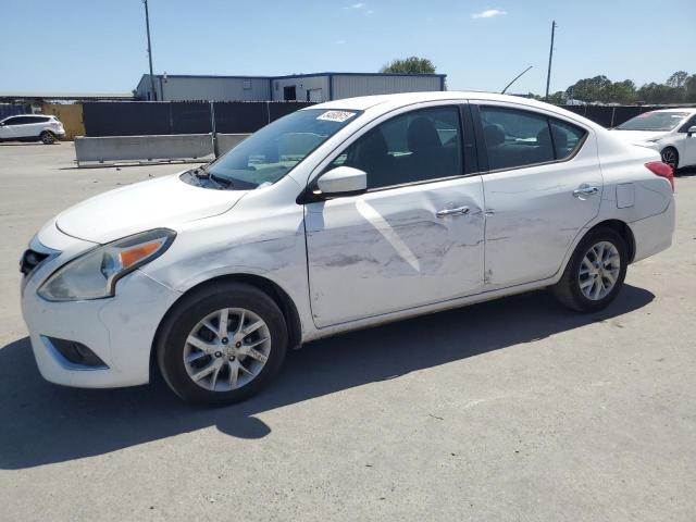 3N1CN7APXJL846128 - 2018 NISSAN VERSA S Weiß Foto 1