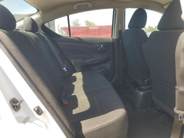 3N1CN7APXJL846128 - 2018 NISSAN VERSA S Weiß Foto 10