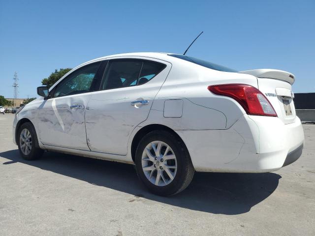 3N1CN7APXJL846128 - 2018 NISSAN VERSA S Weiß Foto 2