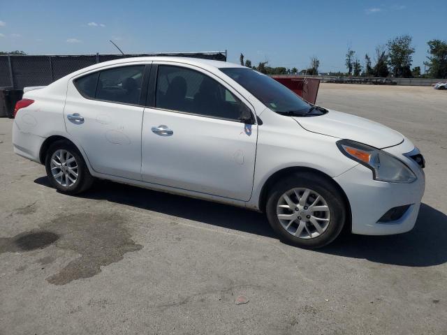 3N1CN7APXJL846128 - 2018 NISSAN VERSA S Weiß Foto 4