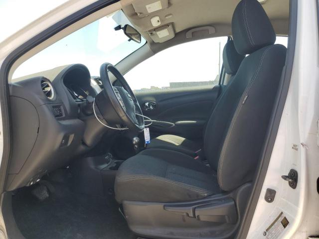 3N1CN7APXJL846128 - 2018 NISSAN VERSA S Weiß Foto 7