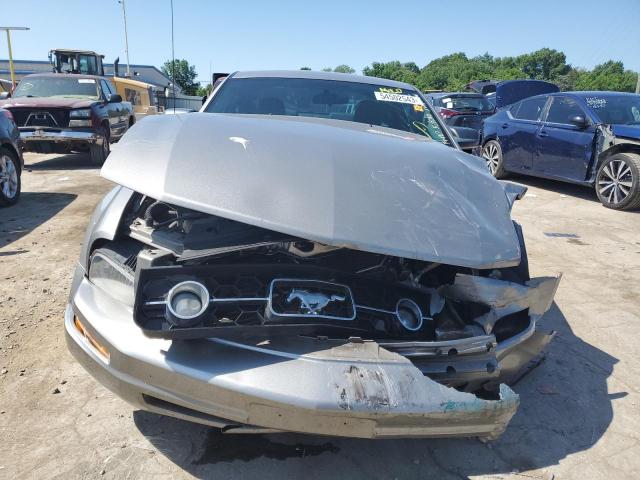 1ZVHT80N495142563 - 2009 FORD MUSTANG SILVER photo 5