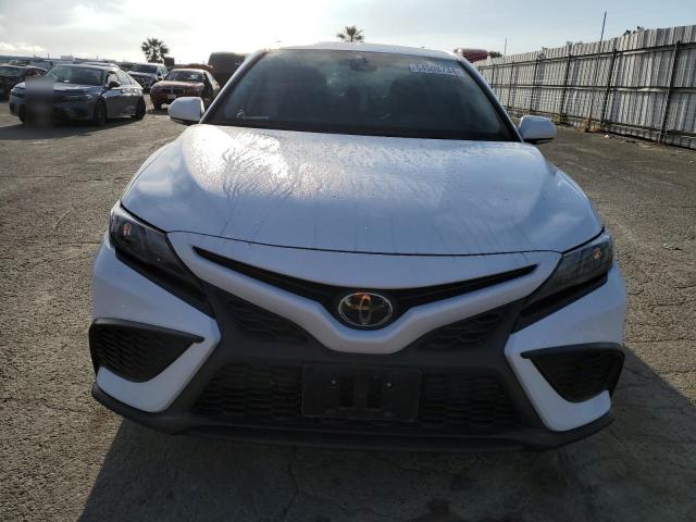 4T1G11AK4PU146644 - 2023 TOYOTA CAMRY SE NIGHT SHADE WHITE photo 5