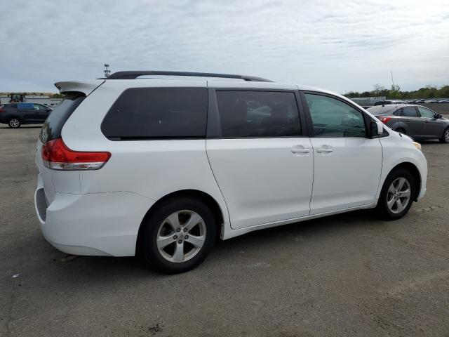 5TDKK3DC6BS174714 - 2011 TOYOTA SIENNA LE WHITE photo 3