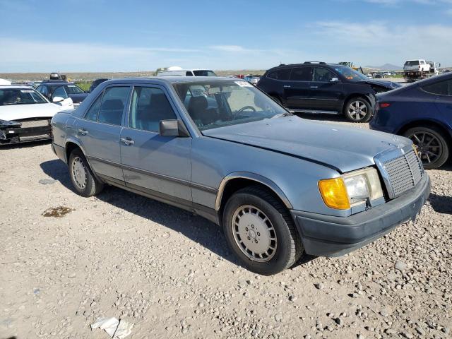 WDBEA30D5JA819166 - 1988 MERCEDES-BENZ 300 E BLUE photo 4