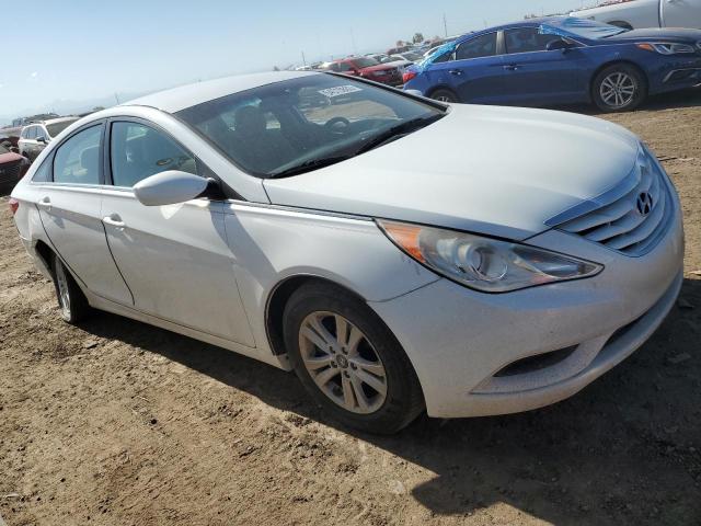 5NPEB4AC4DH717512 - 2013 HYUNDAI SONATA GLS WHITE photo 4