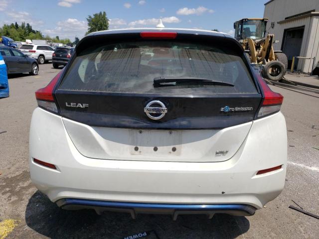 1N4AZ1CP1JC305604 - 2018 NISSAN LEAF S WHITE photo 6