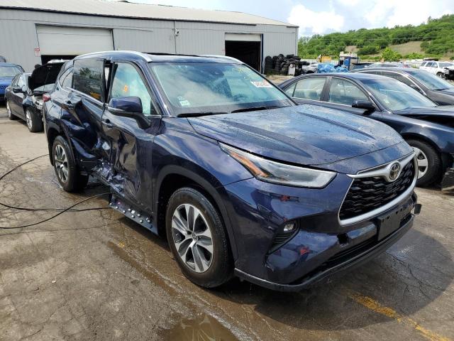 5TDGZRBH2MS538245 - 2021 TOYOTA HIGHLANDER XLE Blau Foto 4