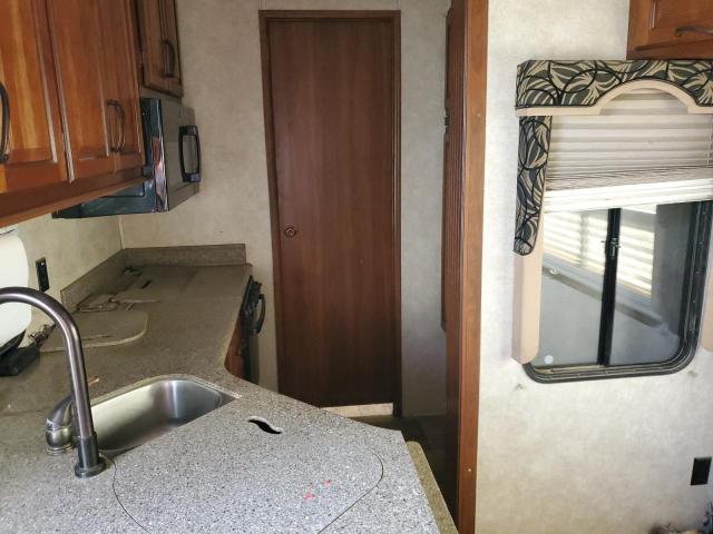 4YDF37521D4701257 - 2013 KEYSTONE MONTANA WHITE photo 6