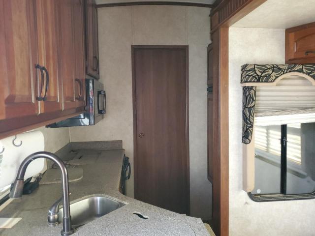 4YDF37521D4701257 - 2013 KEYSTONE MONTANA WHITE photo 8