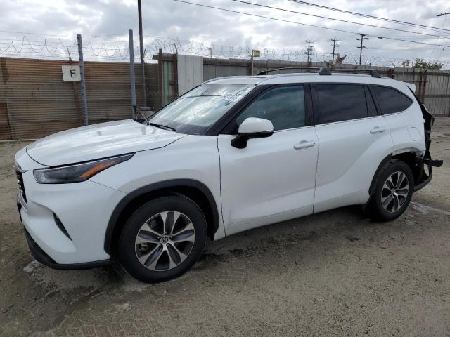 5TDHZRAH4NS130935 - 2022 TOYOTA HIGHLANDER XLE WHITE photo 1
