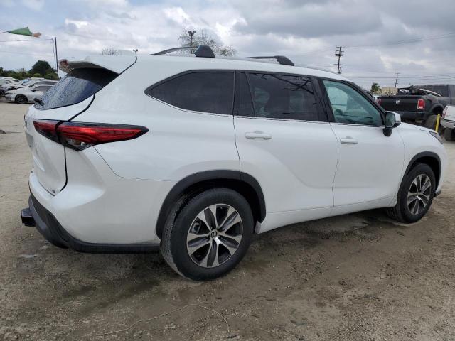 5TDHZRAH4NS130935 - 2022 TOYOTA HIGHLANDER XLE WHITE photo 3