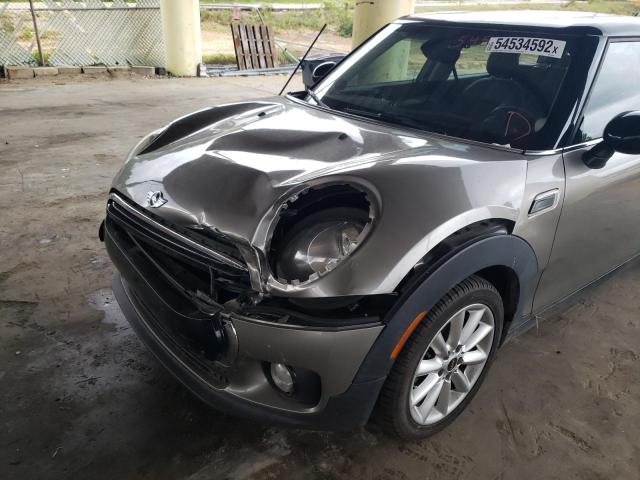 WMWLN5C52G2B28418 - 2016 MINI COOPER CLUBMAN GRAY photo 9