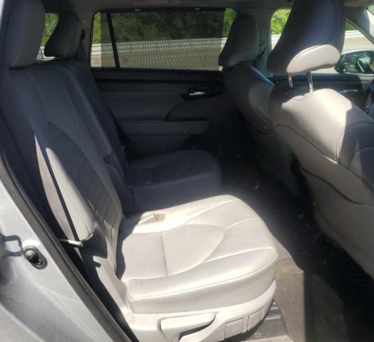 5TDGZRBH3MS074401 - 2021 TOYOTA HIGHLANDER XLE SILVER photo 11