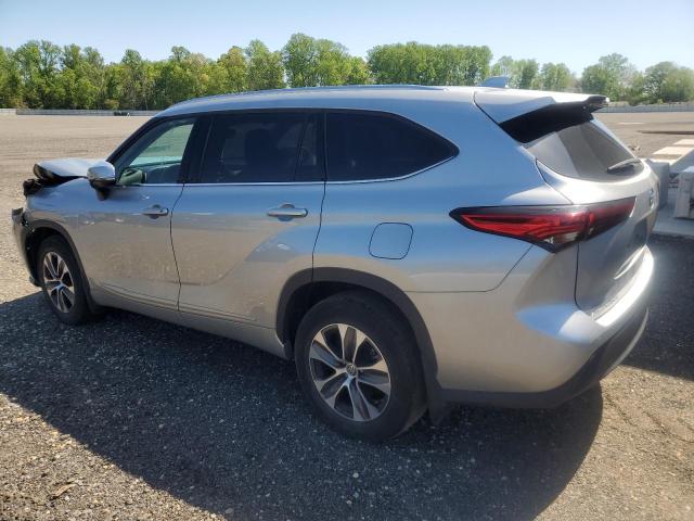 5TDGZRBH3MS074401 - 2021 TOYOTA HIGHLANDER XLE SILVER photo 2