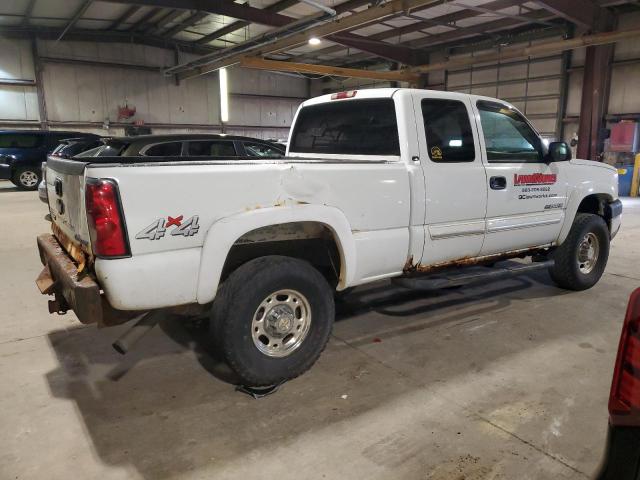 1GCHK29U34E177018 - 2004 CHEVROLET SILVERADO K2500 HEAVY DUTY WHITE photo 3
