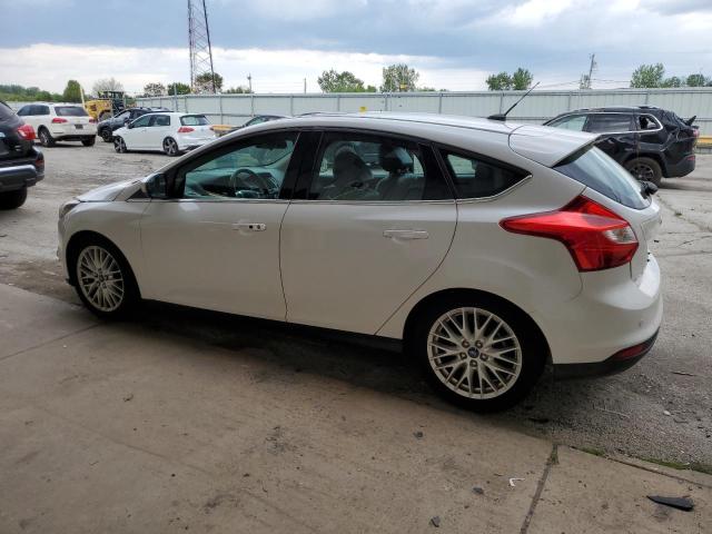 1FADP3N24EL168051 - 2014 FORD FOCUS TITANIUM WHITE photo 2