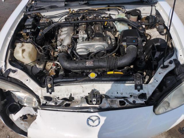 JM1NB353X20229549 - 2002 MAZDA MX-5 MIATA BASE WHITE photo 11