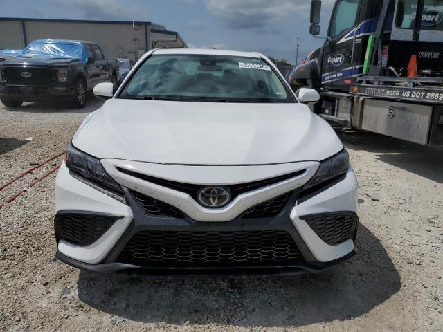 4T1G11AK9PU736550 - 2023 TOYOTA CAMRY SE NIGHT SHADE WHITE photo 5