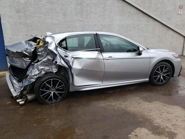 4T1G11AK3RU886916 - 2024 TOYOTA CAMRY SE NIGHT SHADE SILVER photo 3