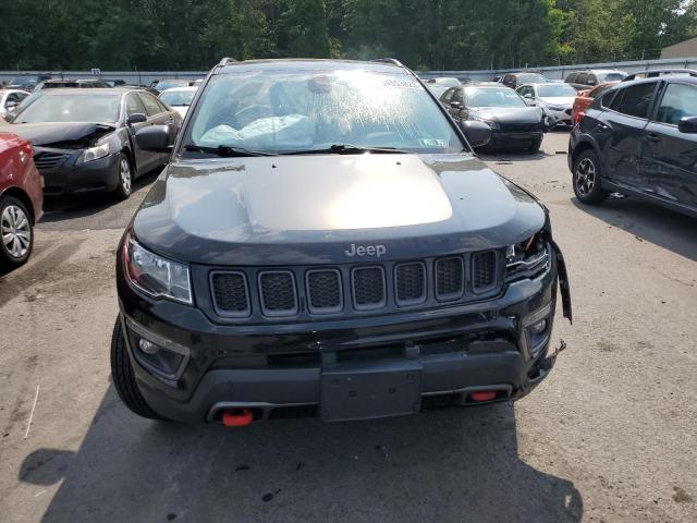 3C4NJDDB9JT485121 - 2018 JEEP COMPASS TRAILHAWK BLACK photo 5