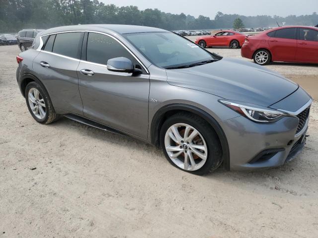 SJKCH5CP5JA054270 - 2018 INFINITI QX30 BASE Silber Foto 4