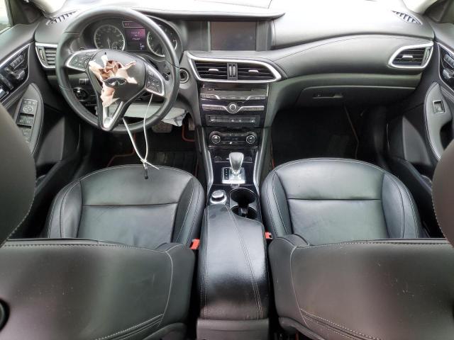 SJKCH5CP5JA054270 - 2018 INFINITI QX30 BASE Silber Foto 8