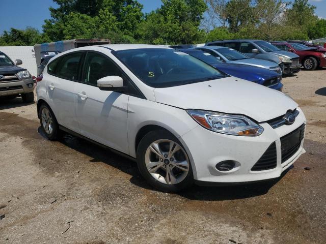 1FADP3K22EL304438 - 2014 FORD FOCUS SE WHITE photo 4